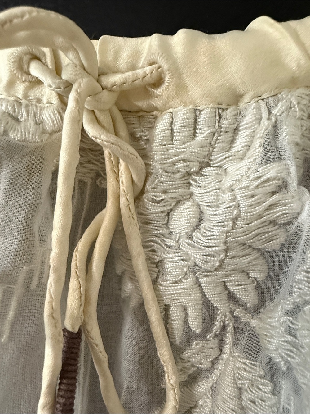 Ruehl No. 925 white embroidered mini skirt lined - Picture 3 of 14